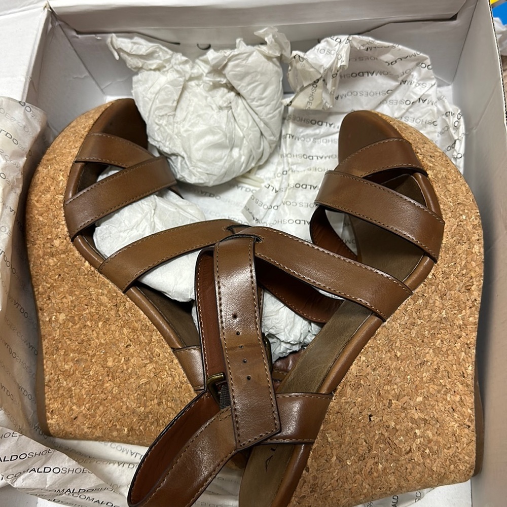 Aldo size 9 brown sandals